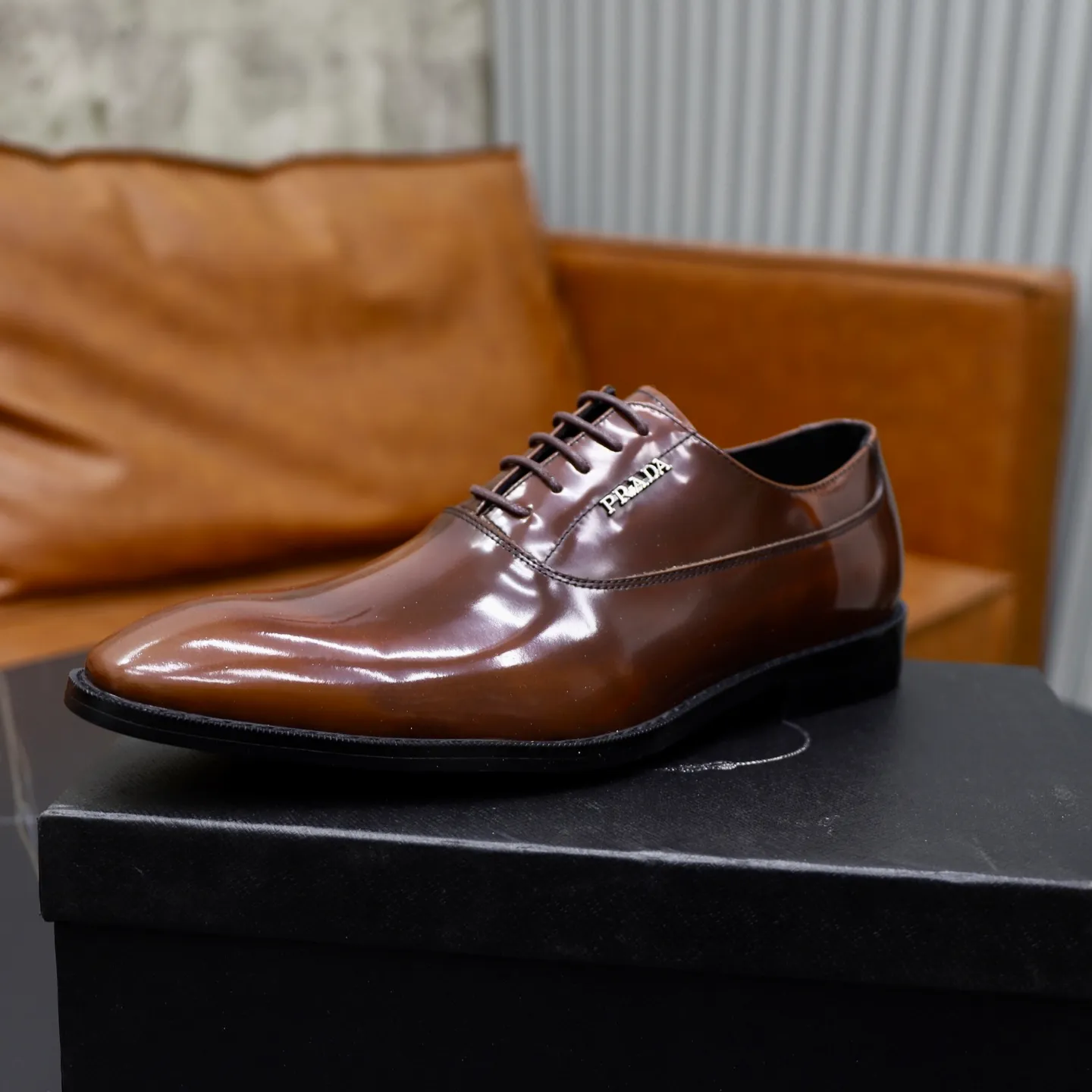 Ex-factory price: 540💰🙅‍♂️🙅‍♂️🙅‍♂️ Brand: PRADA Standard code: Men's code 38-44 (45 can be customized) Grade: Same style as the official website Original order quality Material: Original cowhide surface Comfortable cowhide lining Original outsole Style category: Men's fashionable casual leather shoes Distinguished big-name luxury elements Top luxury Color: actual picture color